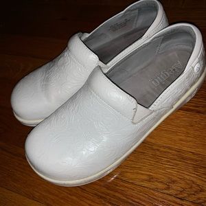 Alegria White Debra Slip-on Nursing